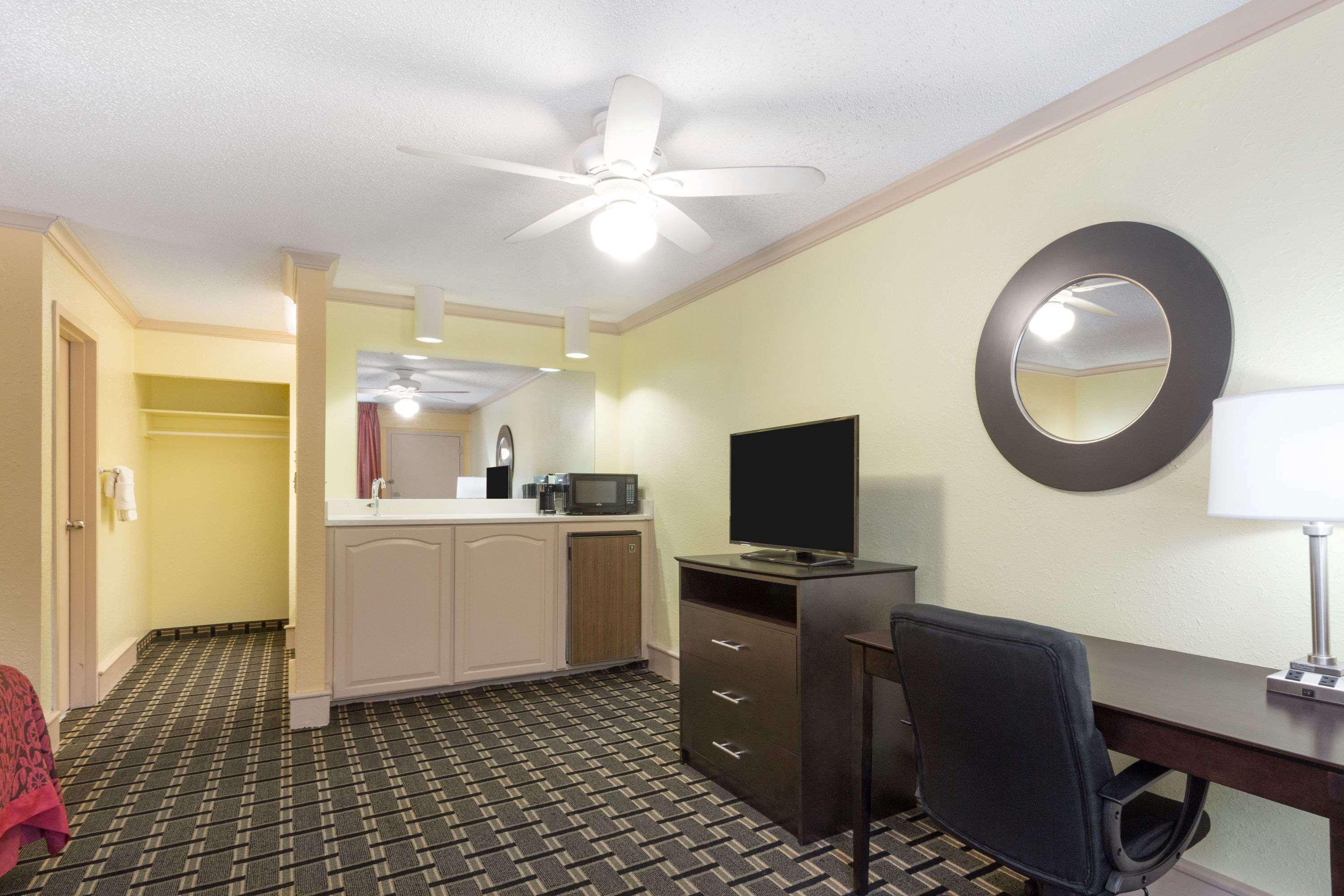 Days Inn By Wyndham Savannah Airport Buitenkant foto