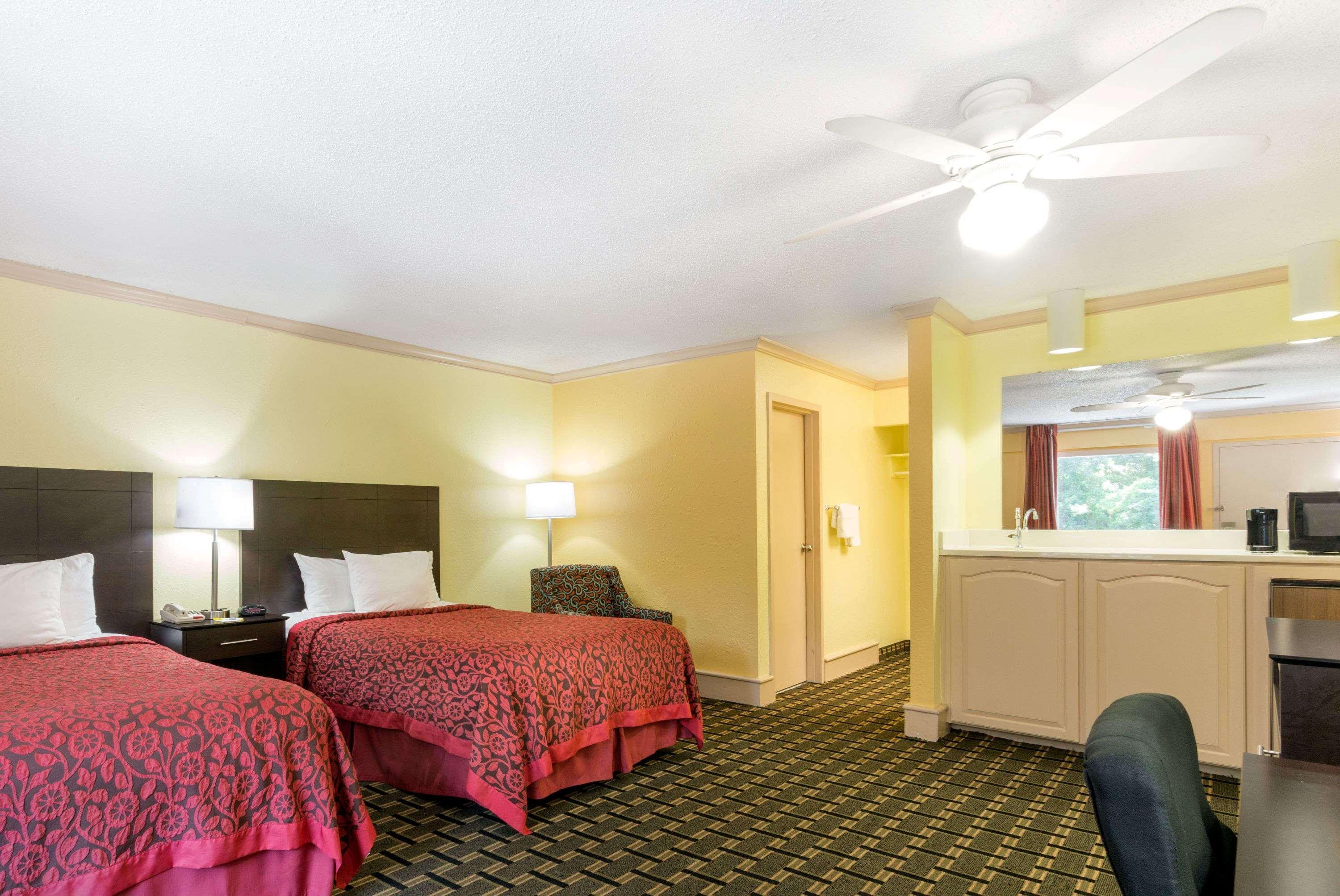 Days Inn By Wyndham Savannah Airport Buitenkant foto